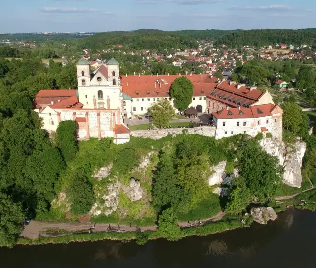Tyniec: Czy to najpiękniejszy kościół w okolicach Krakowa?