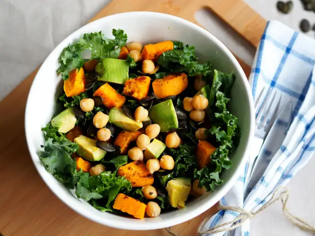 Jak zrobić dressing do sałatki - proste przepisy na pyszne sosy