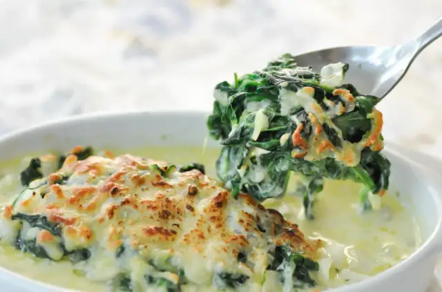 Idealna zapiekanka z twarogiem i szpinakiem? Poznaj mój przepis!