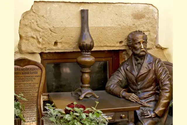 Kto wynalazł lampę naftową? Odkryj znaczenie tego wynalazku