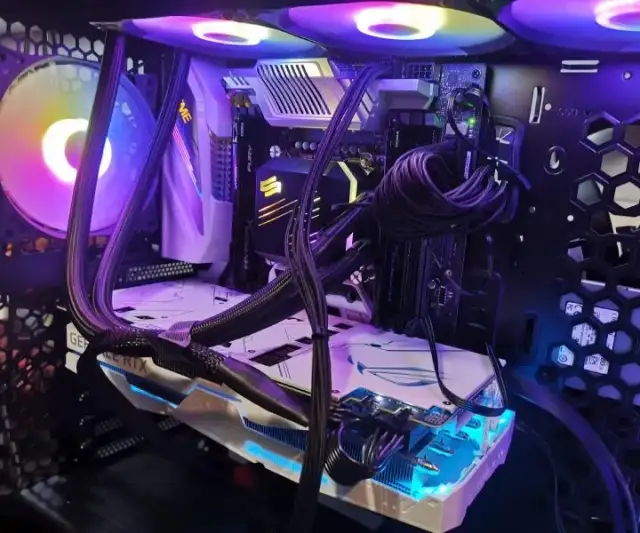 Jak zamontować kartę graficzną w komputerze bez błędów i problemów