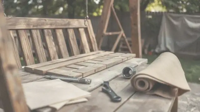 Jak naprawić siedzisko huśtawki ogrodowej i uniknąć kosztownej wymiany