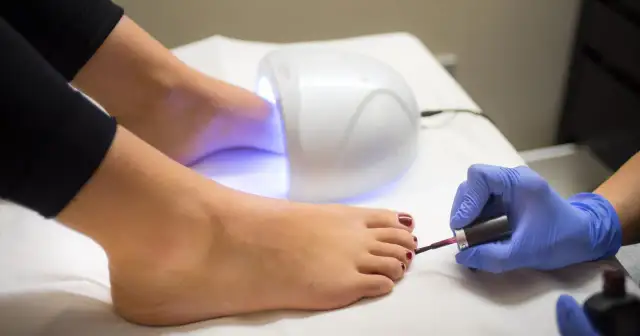 Paznokcie marzeń? Jak umówić wizytę i o czym pamiętać!