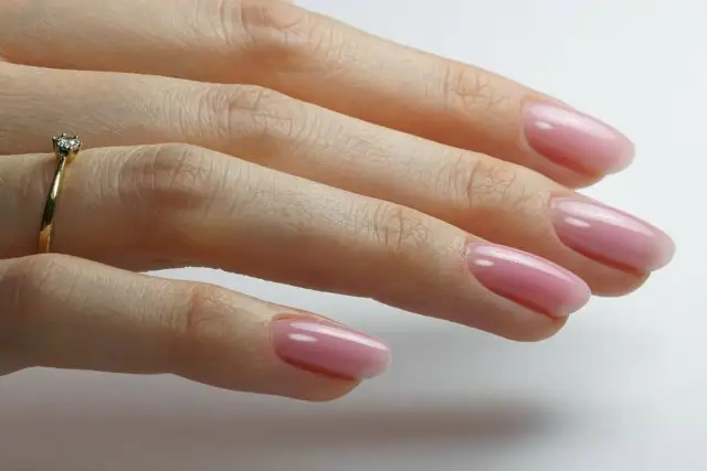 Clean girl - Odkryj minimalistyczny look i uniknij pułapek trendu