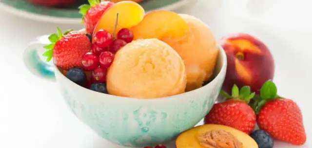 Jak zrobić sorbet owocowy? Kremowy i bez maszynki prosty przepis!