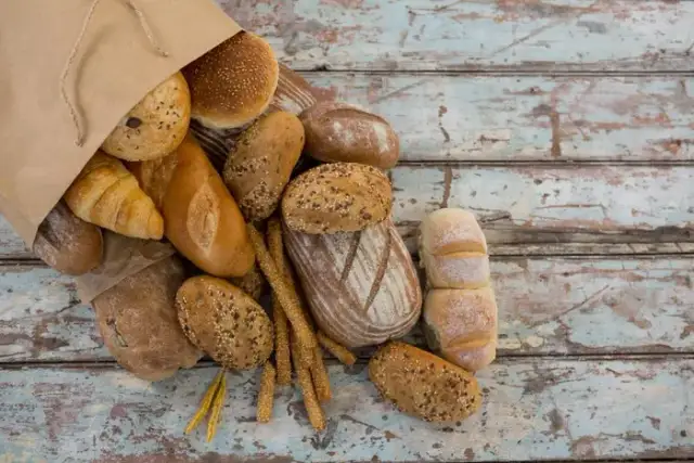 Ile kalorii ma bułka fitness? Sprawdź, co naprawdę zawiera