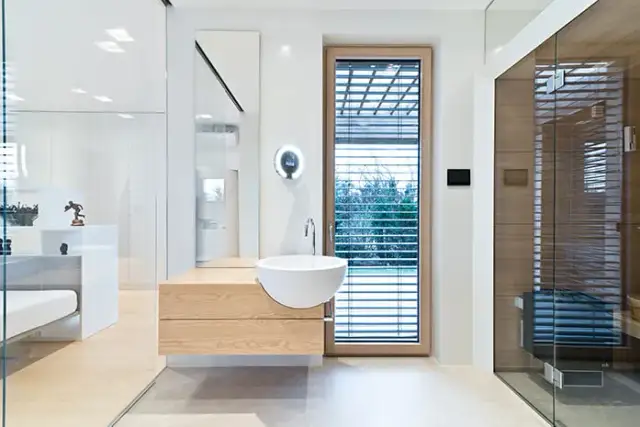 Jakie okna do łazienki wybrać? Kluczowe aspekty, które warto znać