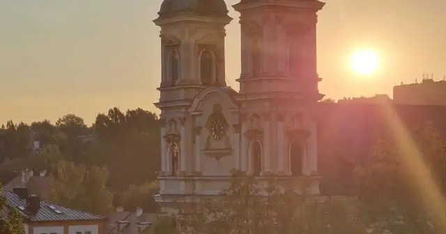 Dlaczego biją dzwony w kościele o 22? Odkryj ich prawdziwe znaczenie