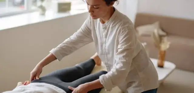 Ile zarabia magister fizjoterapii? Zaskakujące różnice w sektorze publicznym i prywatnym