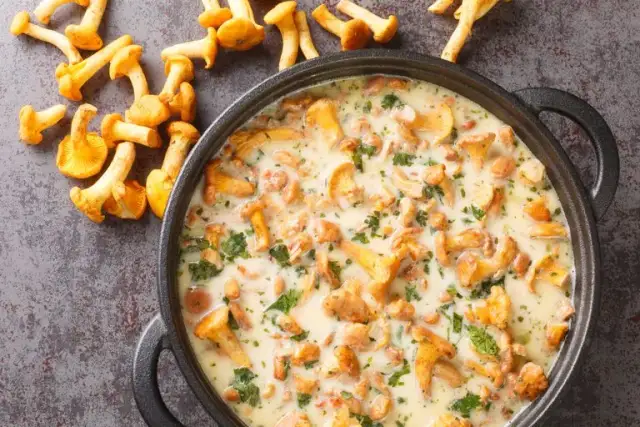 Jak przygotować sos z mrożonych kurek, by zachwycić smakiem?