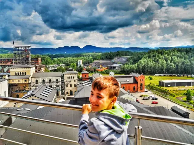 Wałbrzych z dziećmi: Najlepsze atrakcje, pomysły na deszcz i więcej