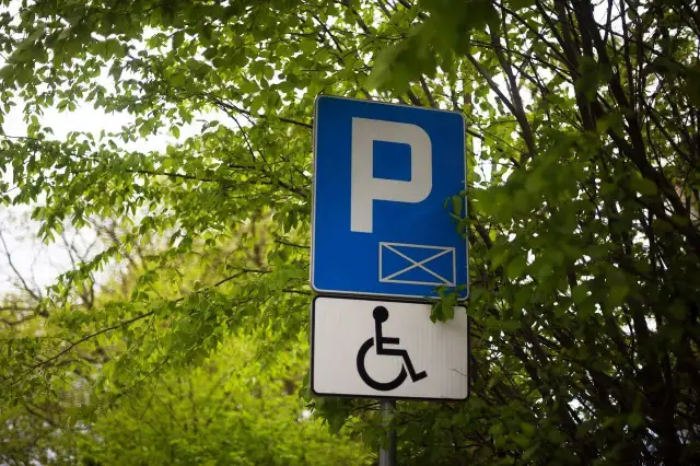 Do jakich znaków może nie stosować się osoba niepełnosprawna? Sprawdź zasady