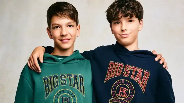 Jak wybrać bluzkę dla chłopca? Trendy, materiały, stylizacje