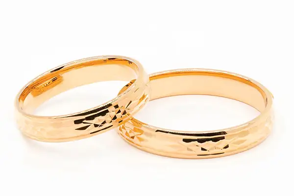 Ile wcześniej zamówić obrączki? Plan bez stresu!