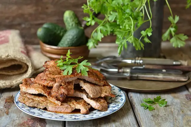 Pomysły na obiad z karkówki wieprzowej, które zaskoczą Twoich gości