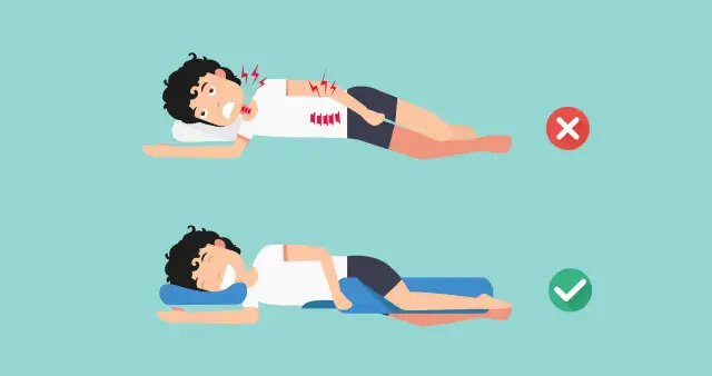 Ilustracja pokazuje dwie pozycje snu na poduszce ortopedycznej: z bólem (czerwony krzyżyk) i bez bólu (zielony znaczek).