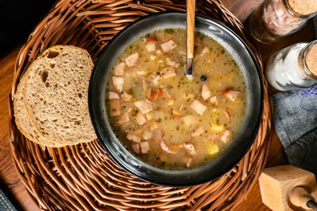 Polskie zupy: przewodnik po smakach, rodzajach i tradycji