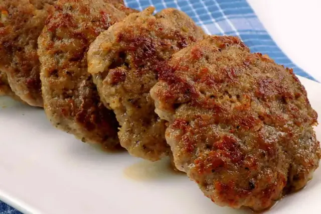 Co można zrobić z surowej kiełbasy? Proste i smaczne przepisy na dania