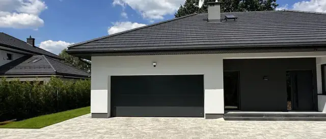 Jaka kostka do szarej elewacji - idealne kolory i style do wyboru