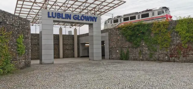 Z którego peronu odjedzie pociąg? Znajdź go online i na dworcu!
