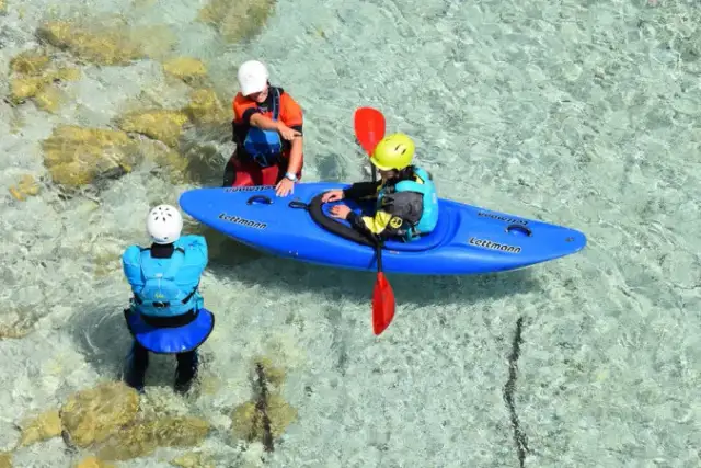 Jak zostać instruktorem kajakarstwa: kluczowe informacje o kursach i uprawnieniach