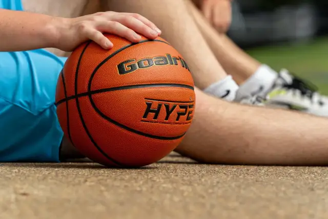 Jak naprawić piłkę do koszykówki? Poradnik krok po kroku