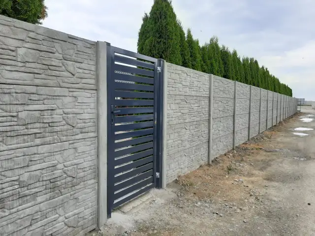 Wyczyść płot betonowy jak ekspert: trwałość i estetyka na lata