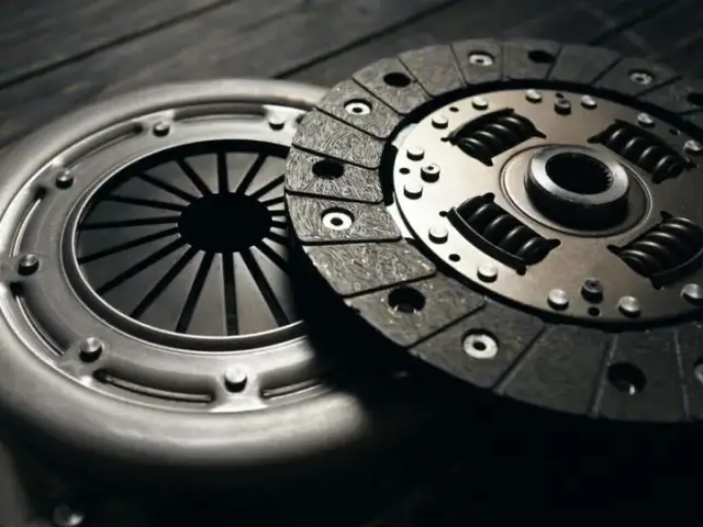 Zużyte sprzęgło: objawy, testy i jak wygląda po demontażu