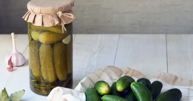 Ogórki do kiszenia: Jak rozpoznać kwaszeniaka i uniknąć błędów?