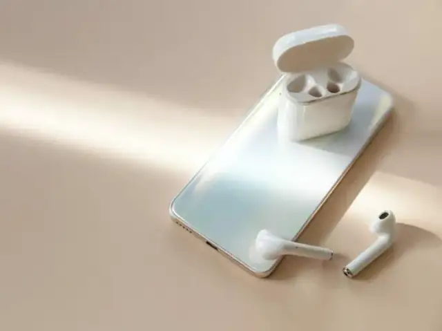 Jakie słuchawki bezprzewodowe do iPhone wybrać, aby nie przepłacać?