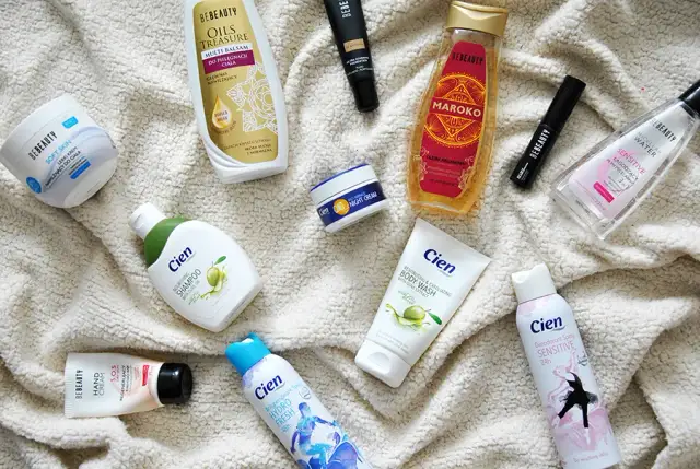 Kosmetyki z Biedronki, które warto kupić – uniknij nietrafionych zakupów