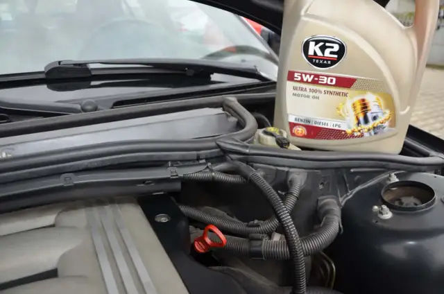 Jaki olej do silnika wybrać i jak właściwie go stosować w aucie