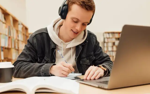 Wychowawca w Szkole w Chmurze: Czy Twoje dziecko będzie miało opiekuna?