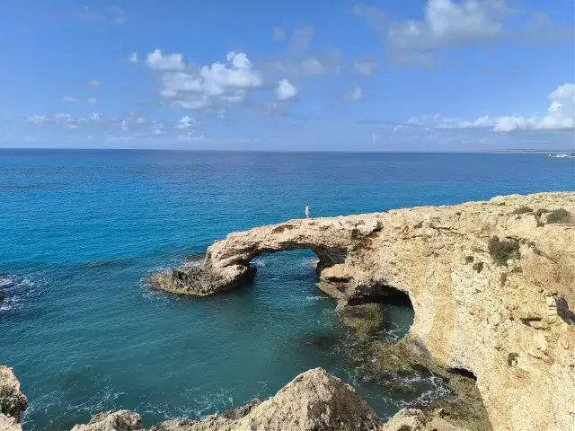 Ayia Napa: Co zwiedzić? Odkryj plaże, cuda natury i atrakcje!
