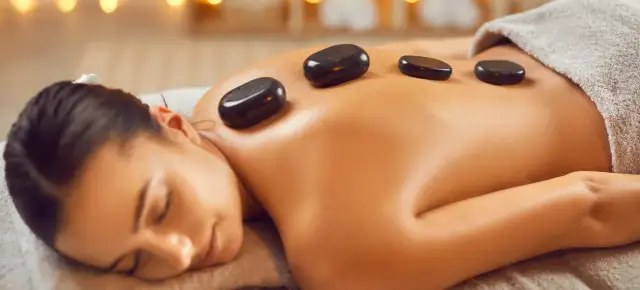 Masaż gorącymi kamieniami: Jak odmieni Twoje ciało i umysł?