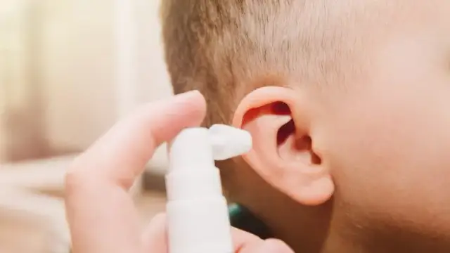 Czym czyścić uszy dziecka, aby uniknąć bólu i podrażnień?