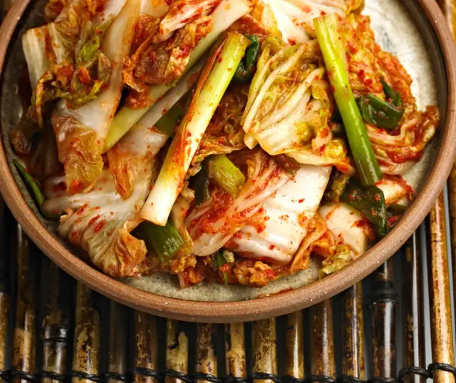 Co to jest kimchi? Odkryj sekrety tej zdrowej potrawy koreańskiej