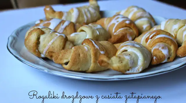 Sekret rogalików topielców: Ciasto drożdżowe w wodzie krok po kroku