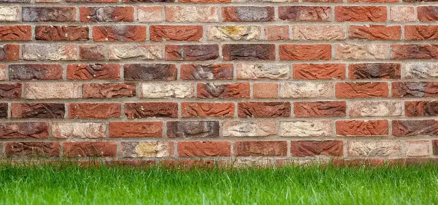 Ile waży paleta cegły pełnej? Poznaj zaskakujące dane i wagi