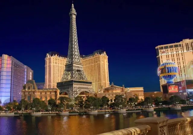 Ile kosztuje lot do Las Vegas? Sprawdź ceny i uniknij wysokich kosztów