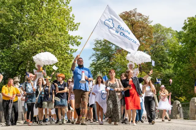 Szkoła w Chmurze: Koniec darmowej nauki? Cennik 2025/2026 i zmiany