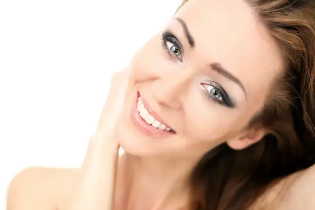 Makijaż permanentny wyblakł? To normalne! Poznaj przyczyny i co robić.