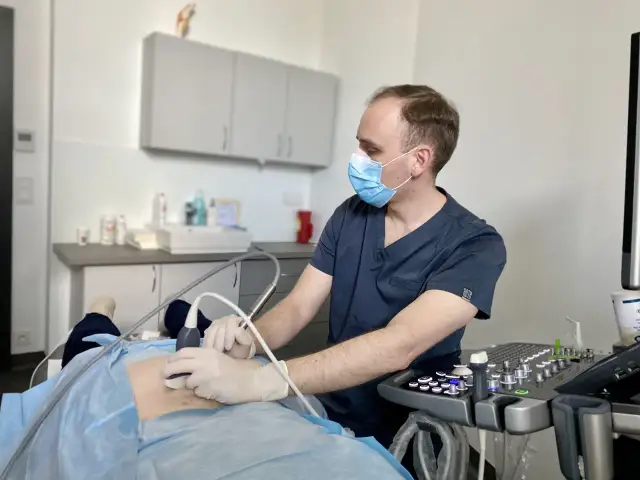 Na czym polega rehabilitacja kręgosłupa i jak może złagodzić ból?