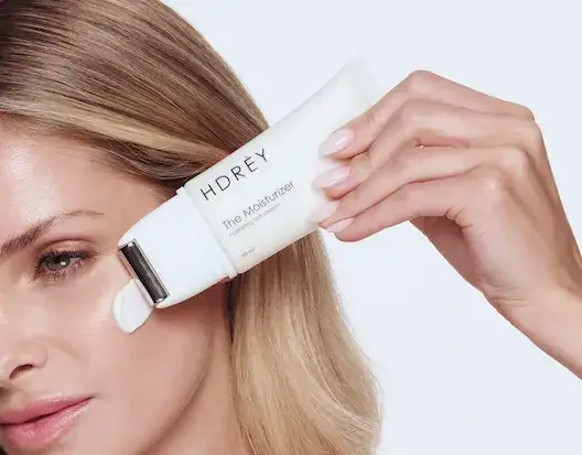 Mgiełka rozświetlająca do twarzy – odkryj sekrety promiennej cery