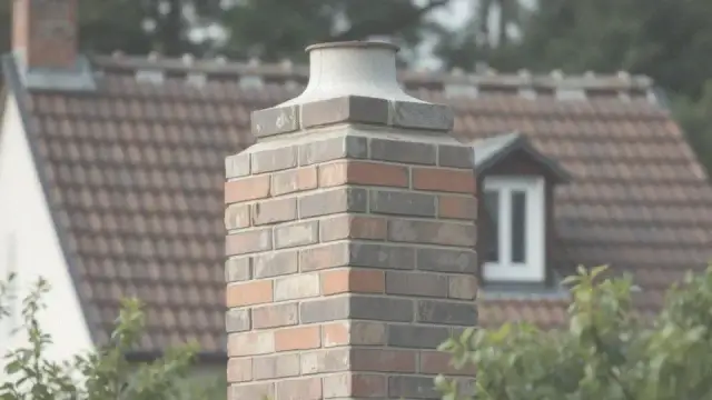 Kto naprawia kominy? Dowiedz się, jak wybrać mistrza bezpieczeństwa