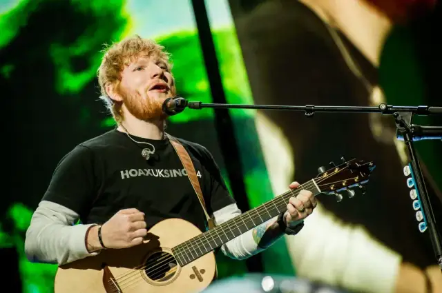 Ile Ed Sheeran bierze za koncert? Zaskakujące zarobki artysty