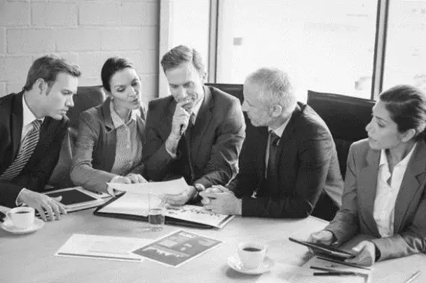 Kto wybiera prezesa spółdzielni mieszkaniowej? Odkryj kluczowe zasady