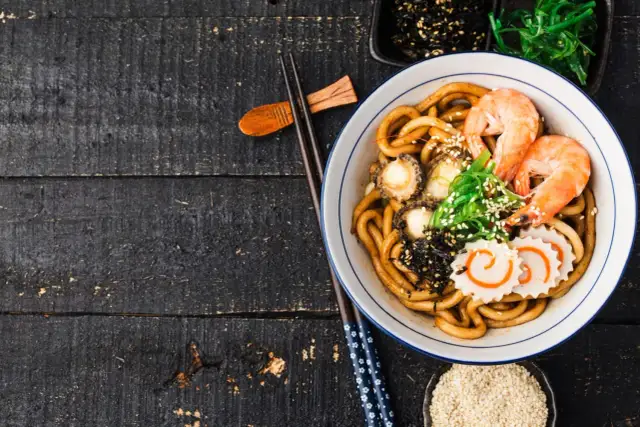 Jak ugotować ramen w domu? Autentyczny smak krok po kroku