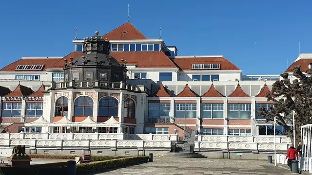 Hotel Marmur gdzie jest? Odkryj prawdę o fikcyjnym miejscu w Sopocie