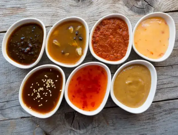 Sekrety surówek na grilla: Przepisy, sosy i chrupkość bez błędów